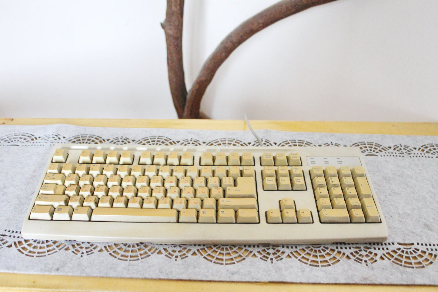 Vintage Mitsumi KFK-EA4XT Beige Mechanical Keyboard with Cyrillic Layout | Retro 90s Wired PS/2 Keyboard | Classic Windows Era PC Accessory