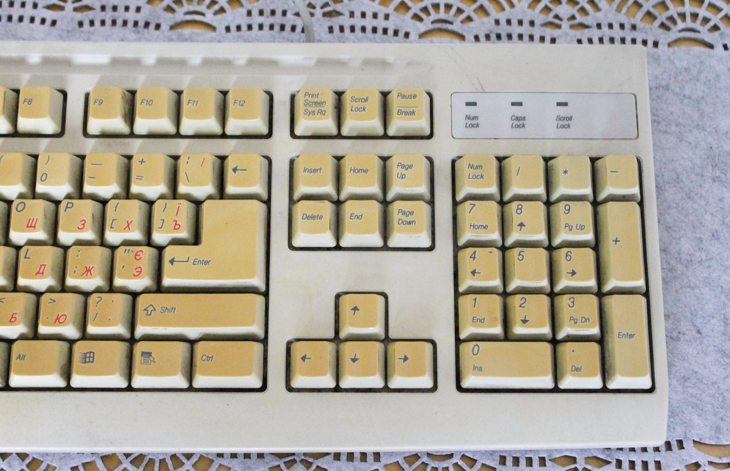 Vintage Mitsumi KFK-EA4XT Beige Mechanical Keyboard with Cyrillic Layout | Retro 90s Wired PS/2 Keyboard | Classic Windows Era PC Accessory
