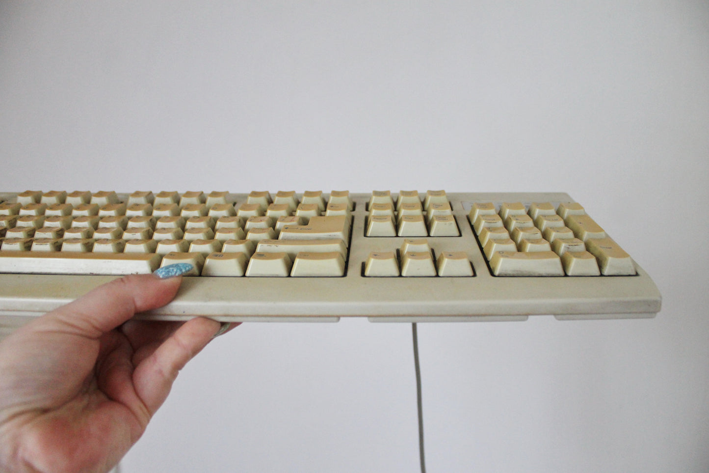 Vintage Mitsumi KFK-EA4XT Beige Mechanical Keyboard with Cyrillic Layout | Retro 90s Wired PS/2 Keyboard | Classic Windows Era PC Accessory