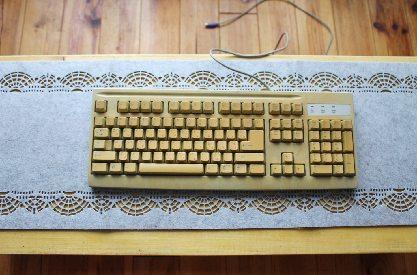 Mitsumi Vintage Keyboard KFK-EA4XT | 1990s Retro Beige Computer Keyboard with Cyrillic + English Keys | Collectible PC Accessory