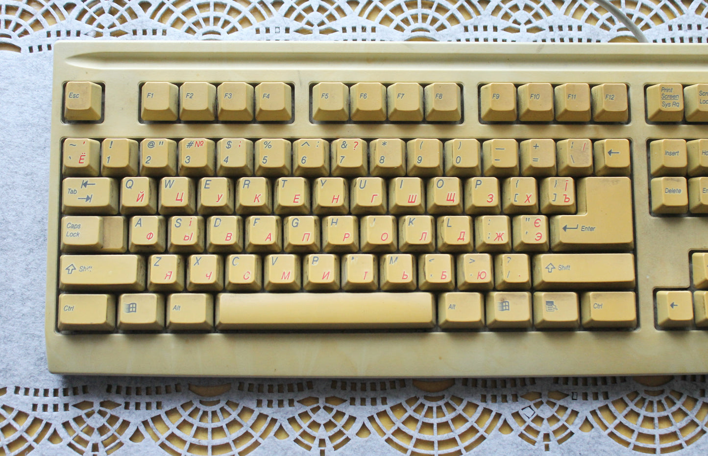 Mitsumi Vintage Keyboard KFK-EA4XT | 1990s Retro Beige Computer Keyboard with Cyrillic + English Keys | Collectible PC Accessory