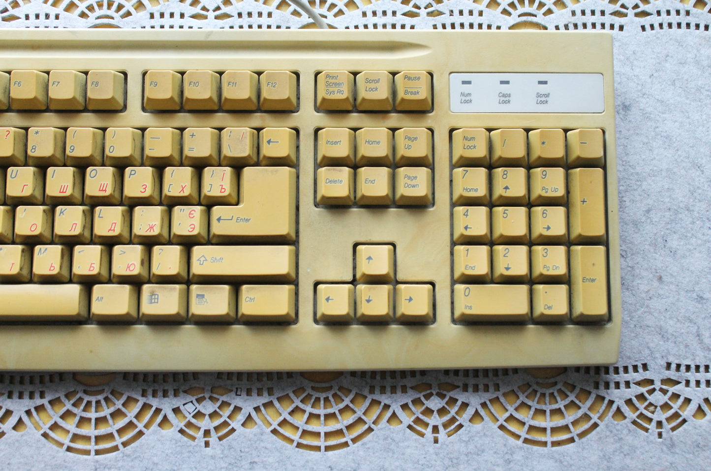 Mitsumi Vintage Keyboard KFK-EA4XT | 1990s Retro Beige Computer Keyboard with Cyrillic + English Keys | Collectible PC Accessory