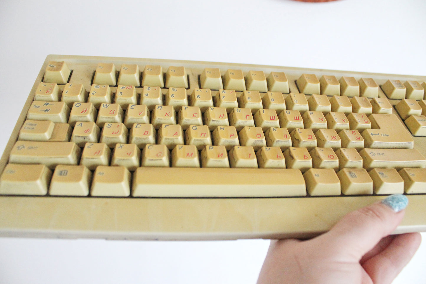 Mitsumi Vintage Keyboard KFK-EA4XT | 1990s Retro Beige Computer Keyboard with Cyrillic + English Keys | Collectible PC Accessory