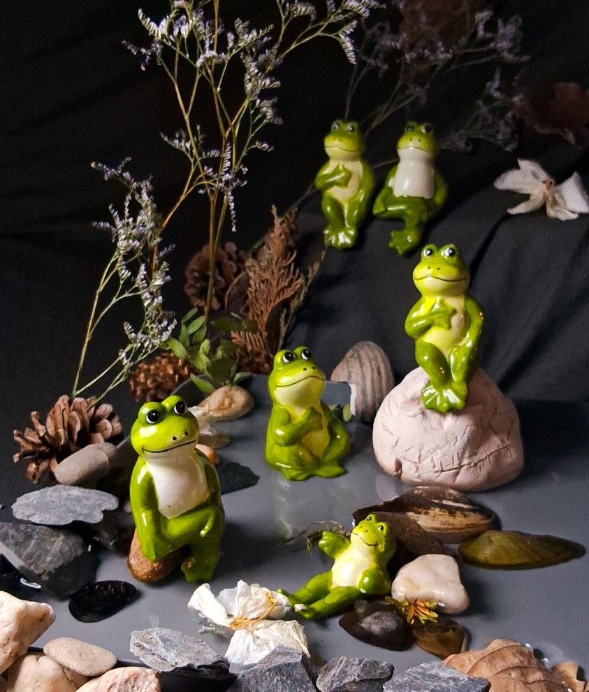 Vintage porcelain set of six sitting Frogs - Germany small figurines - vintage decor - Germany vintage - 1990s