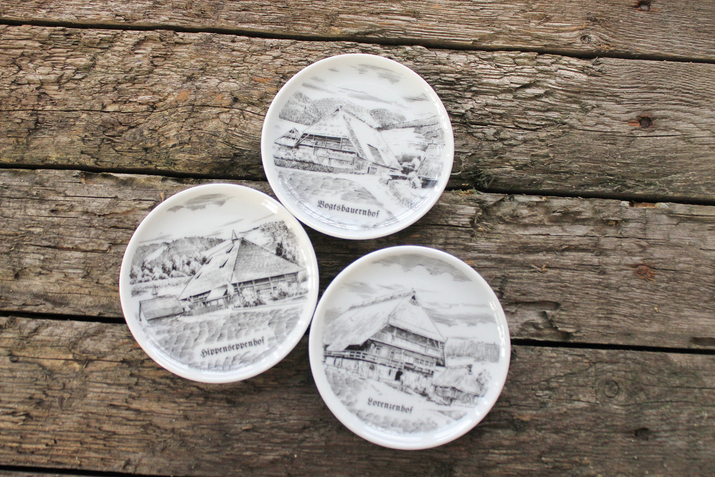 Vintage Restrained decorative trio of porcelain wall plates. Made in Germany. Set of three. Porzella