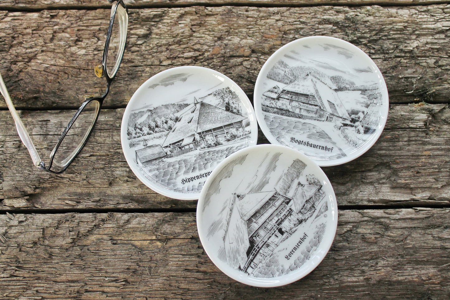 Vintage Restrained decorative trio of porcelain wall plates. Made in Germany. Set of three. Porzella