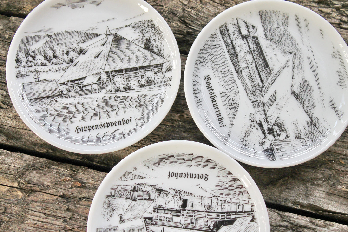 Vintage Restrained decorative trio of porcelain wall plates. Made in Germany. Set of three. Porzella