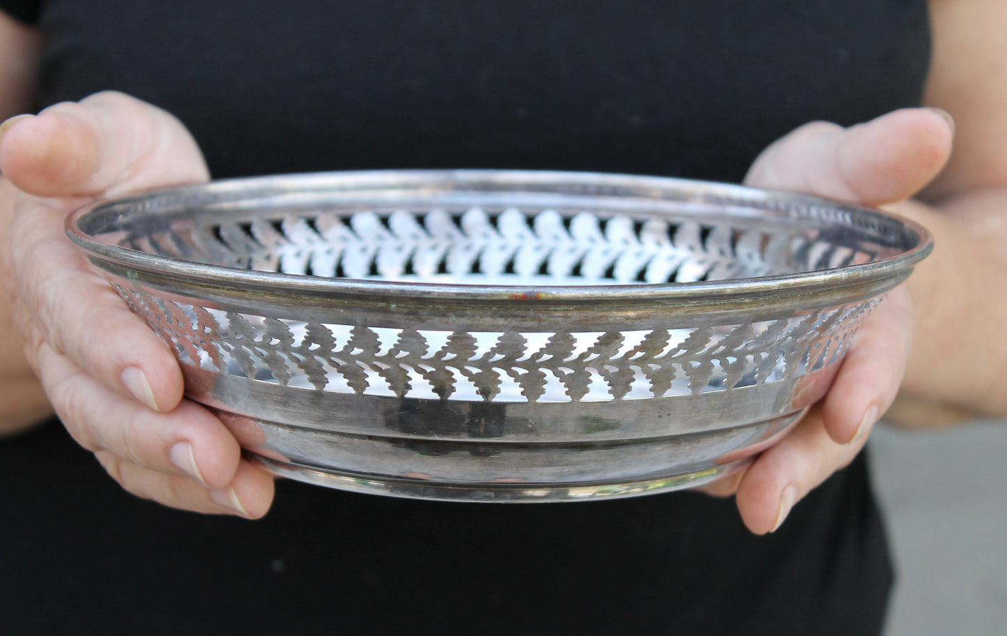 Vintage openwork silver-plated fruit bowl - lightweight - fruity bowl - 1970-1980 - vintage bowl