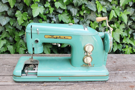 Vintage portable electrified sewing machine "Tula" model No. 1 - made in the USSR - 1958 - Vintage Soviet TULA