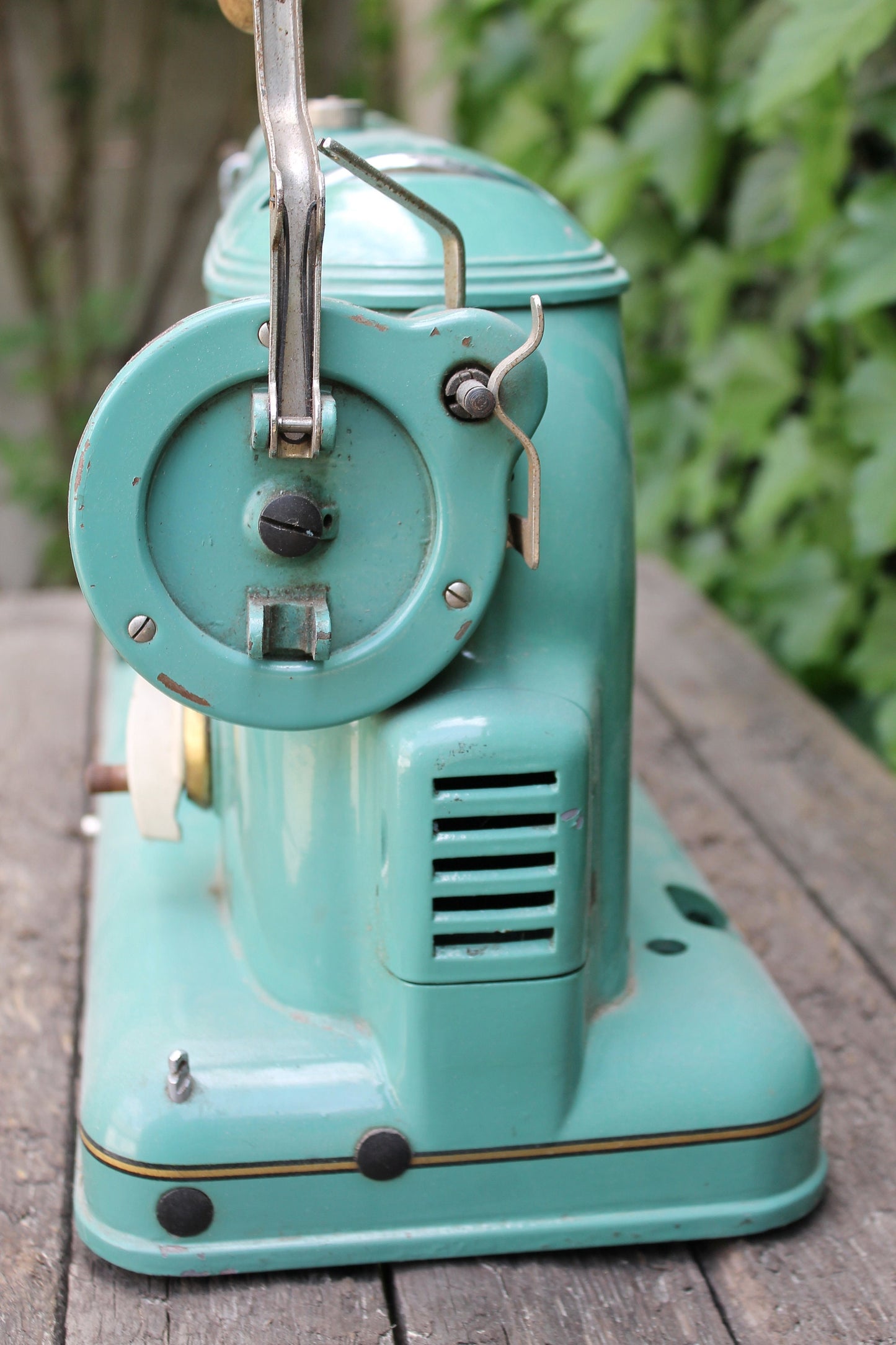 Vintage portable electrified sewing machine "Tula" model No. 1 - made in the USSR - 1958 - Vintage Soviet TULA