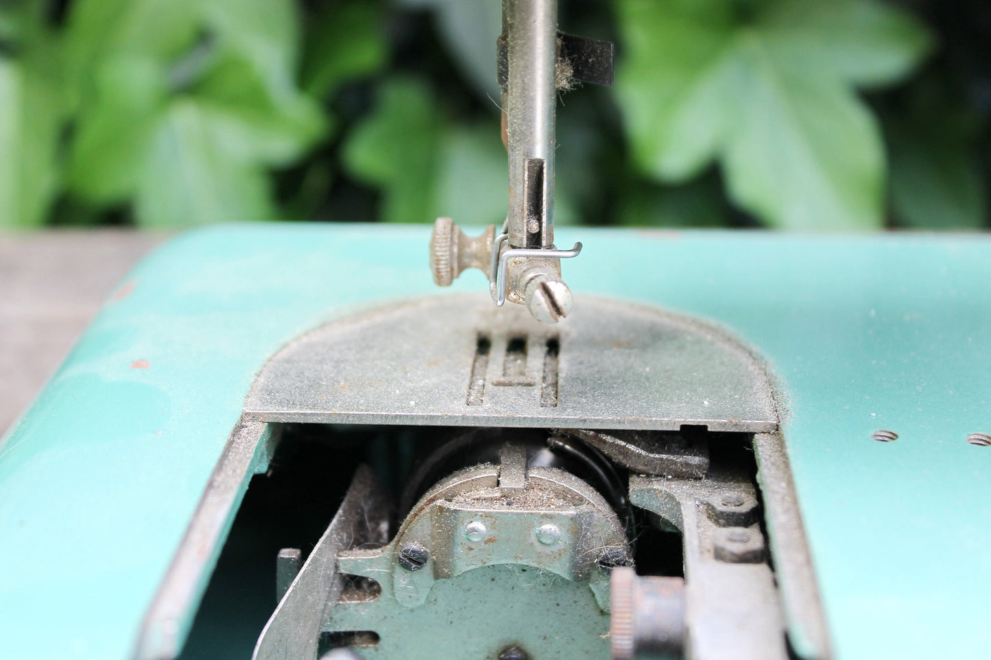 Vintage portable electrified sewing machine "Tula" model No. 1 - made in the USSR - 1958 - Vintage Soviet TULA