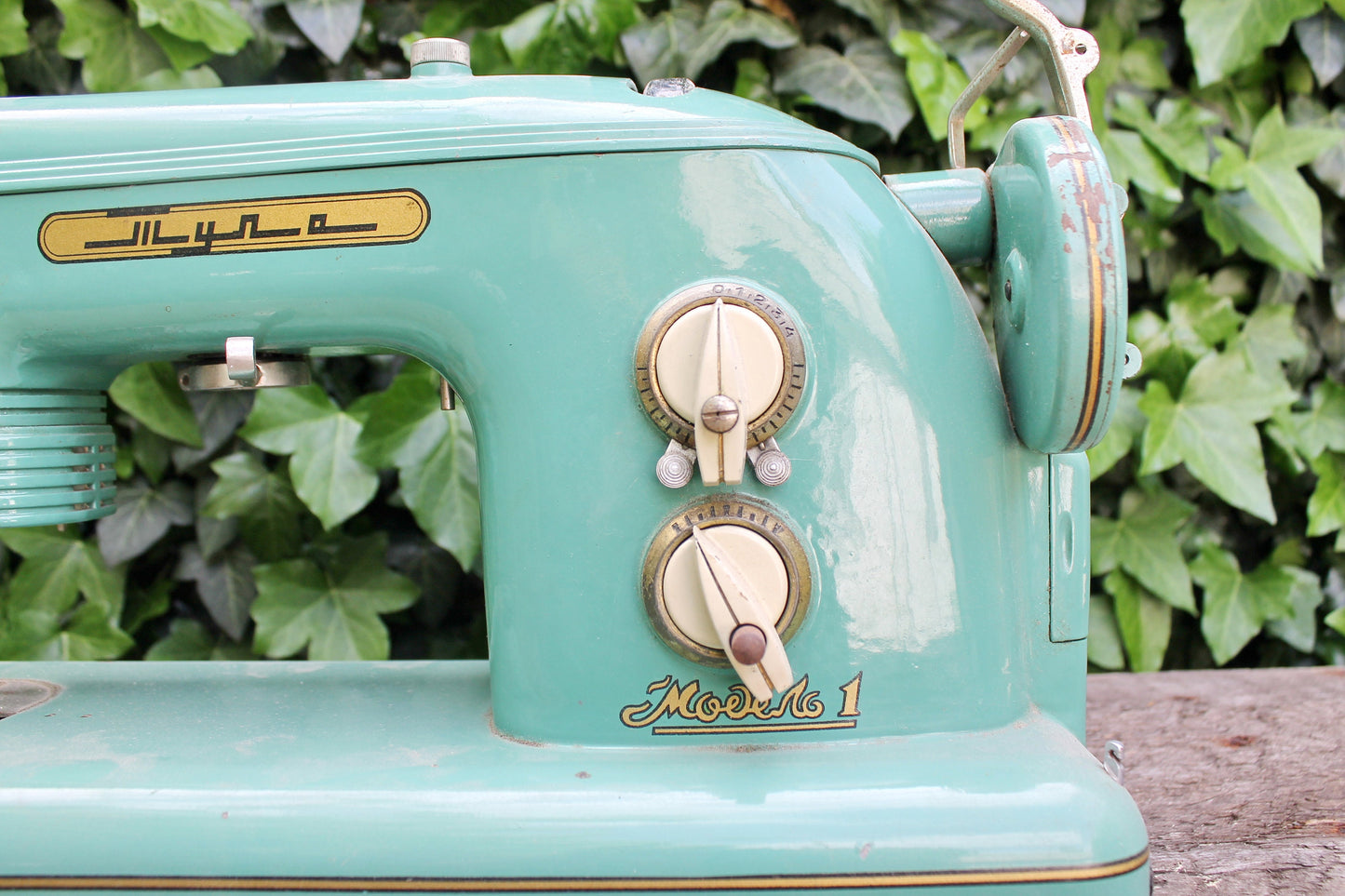 Vintage portable electrified sewing machine "Tula" model No. 1 - made in the USSR - 1958 - Vintage Soviet TULA