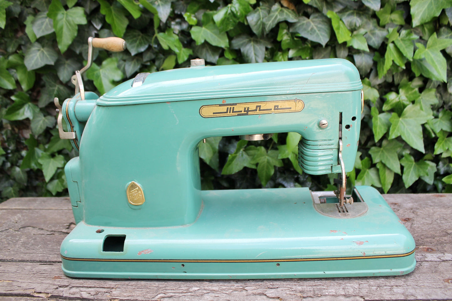 Vintage portable electrified sewing machine "Tula" model No. 1 - made in the USSR - 1958 - Vintage Soviet TULA