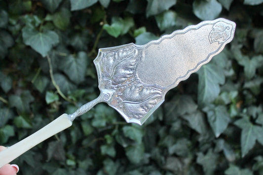 Metal spatula for cakes - Cake-spatula - Serving dishes - Spatula for pie - Pie knife