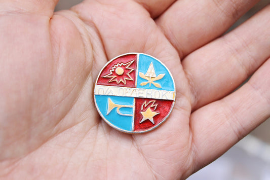 Vintage soviet USSR pin badge Pioneer camp Orlenok- USSR pin - vintage soviet badge - 1970s