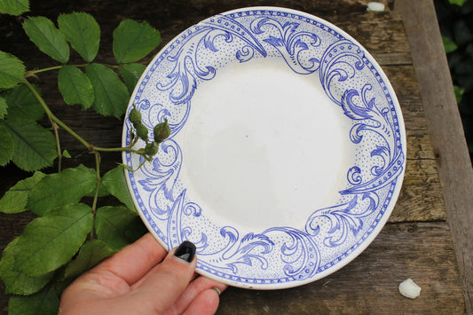 Beautiful vintage ceramic plate with blue ornament  - Kamyaniy Brіd Porcelain Factory 1876 - beautiful soviet ceramic plate