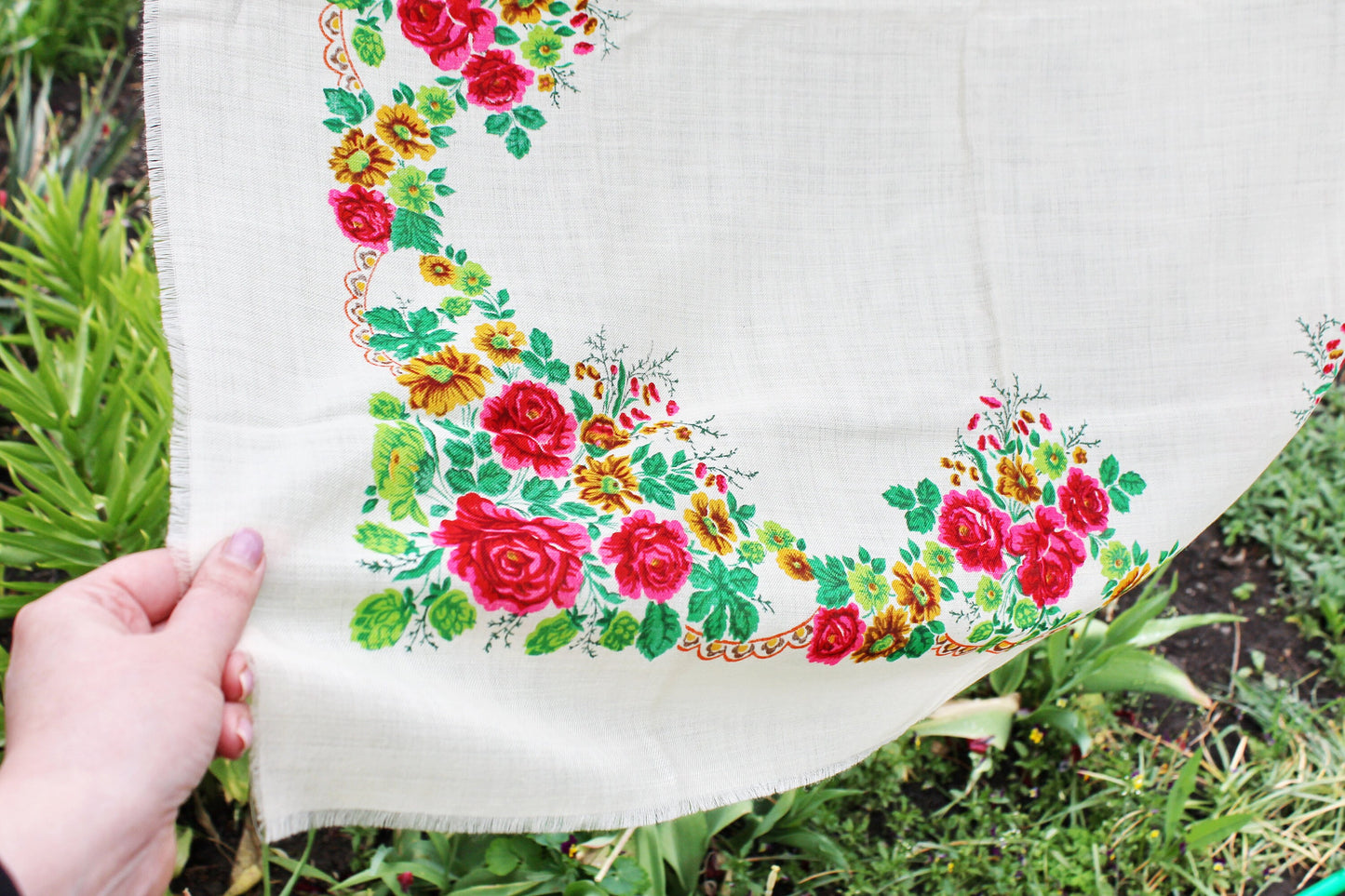 Beautiful pink roses wool head scarf - 33 inch - Soviet vintage-made in USSR - Babushka's head scarf - 1970s - Gypsy Shawl, Ethnic Scarf