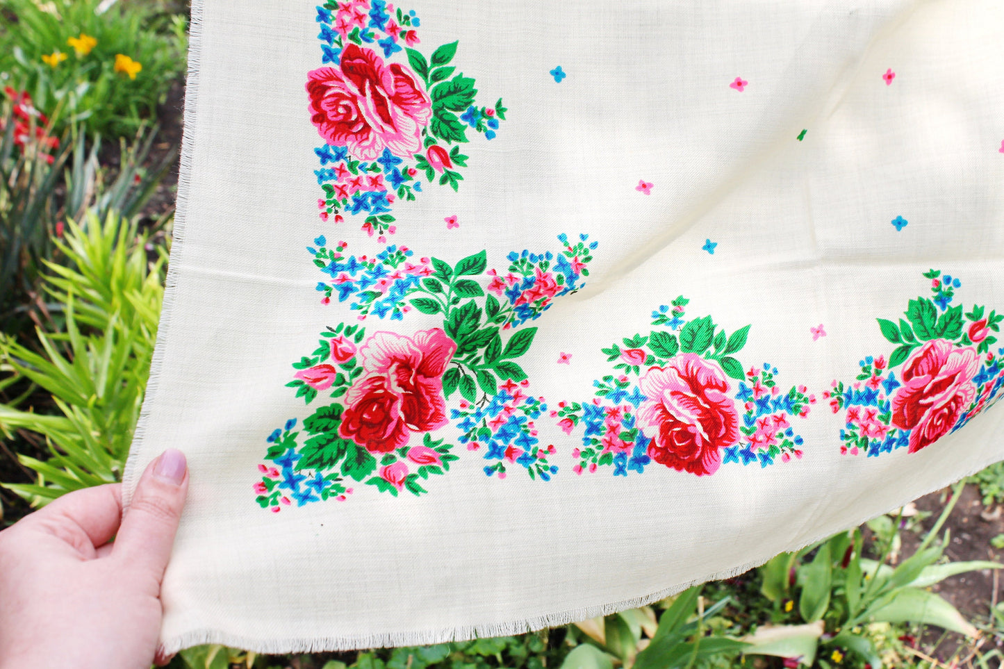 Beautiful roses wool head scarf - 29 inch - Soviet vintage-made in USSR - Babushka's head scarf - 1970s - Gypsy Shawl, Ethnic Scarf