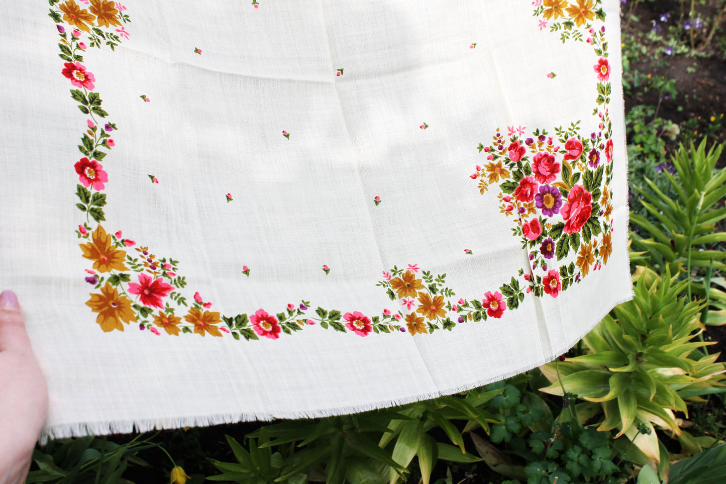Beautiful flowers wool head scarf - 29 inch - Soviet vintage-made in USSR - Babushka's head scarf - 1970s - Gypsy Shawl, Ethnic Scarf