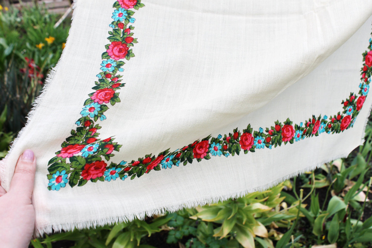 Beautiful roses wool head scarf - 28 inch - Soviet vintage-made in USSR - Babushka's head scarf - 1970s - Gypsy Shawl, Ethnic Scarf