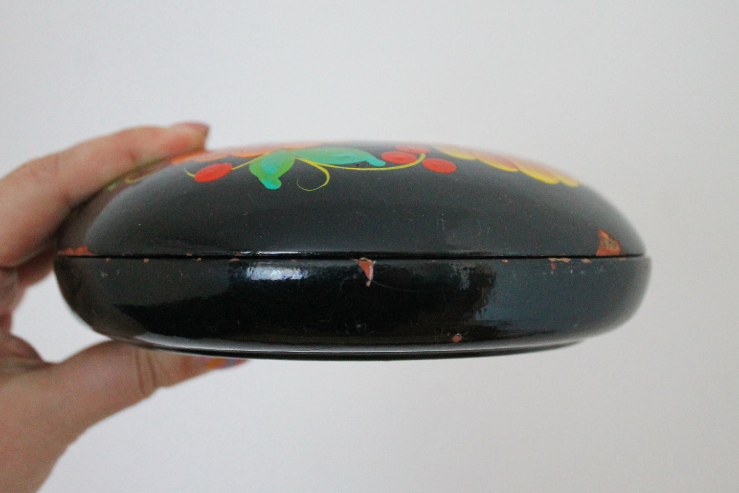 Vintage round jewelry wooden box 6.7 inches - Petrykivka box - USSR vintage - vintage flower box - handpainted box