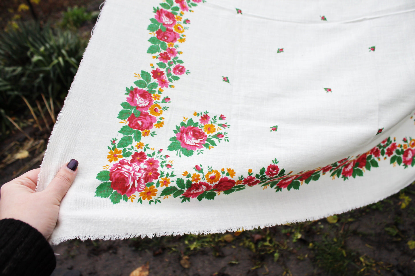 Beautiful roses cotton head scarf - 39 inch - Soviet vintage-made in USSR - Babushka's head scarf - 1970s