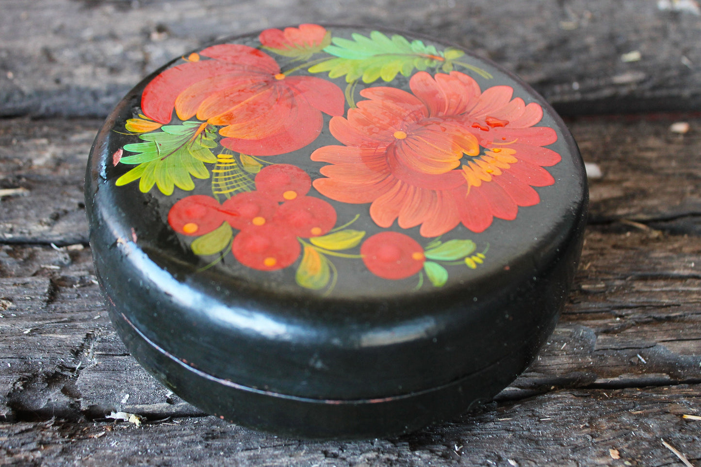 Vintage round jewelry wooden box 5.7 inches - Petrykivka box - USSR vintage - vintage flower box - handpainted box