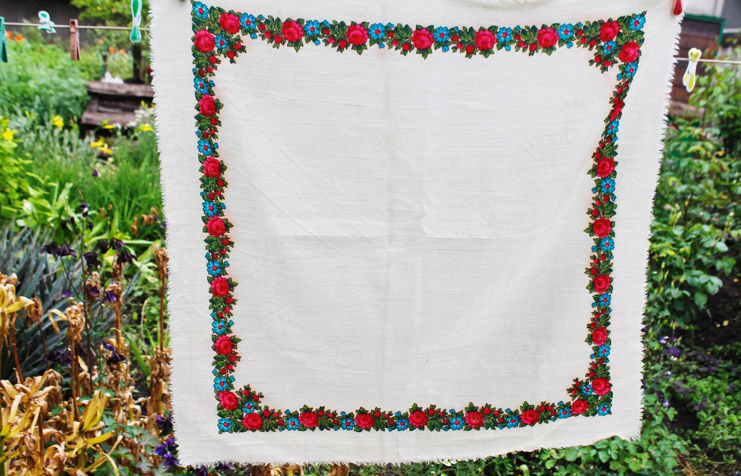 Roses wool head scarf - 28 inch - Soviet vintage-made in USSR - Babushka's head scarf - 1970s - Gypsy Shawl, Ethnic Scarf