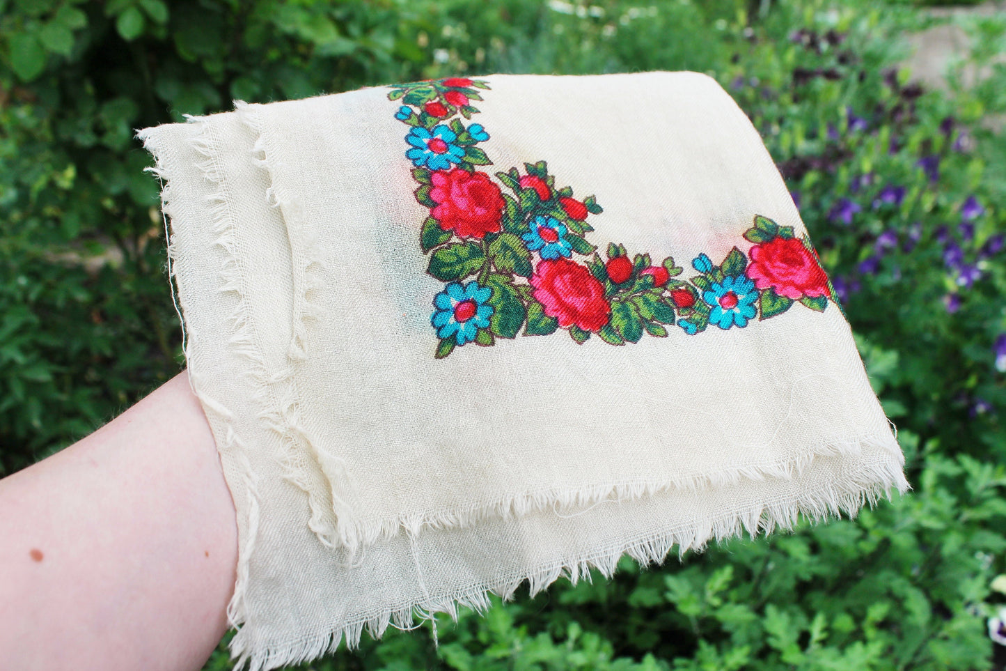Roses wool head scarf - 28 inch - Soviet vintage-made in USSR - Babushka's head scarf - 1970s - Gypsy Shawl, Ethnic Scarf