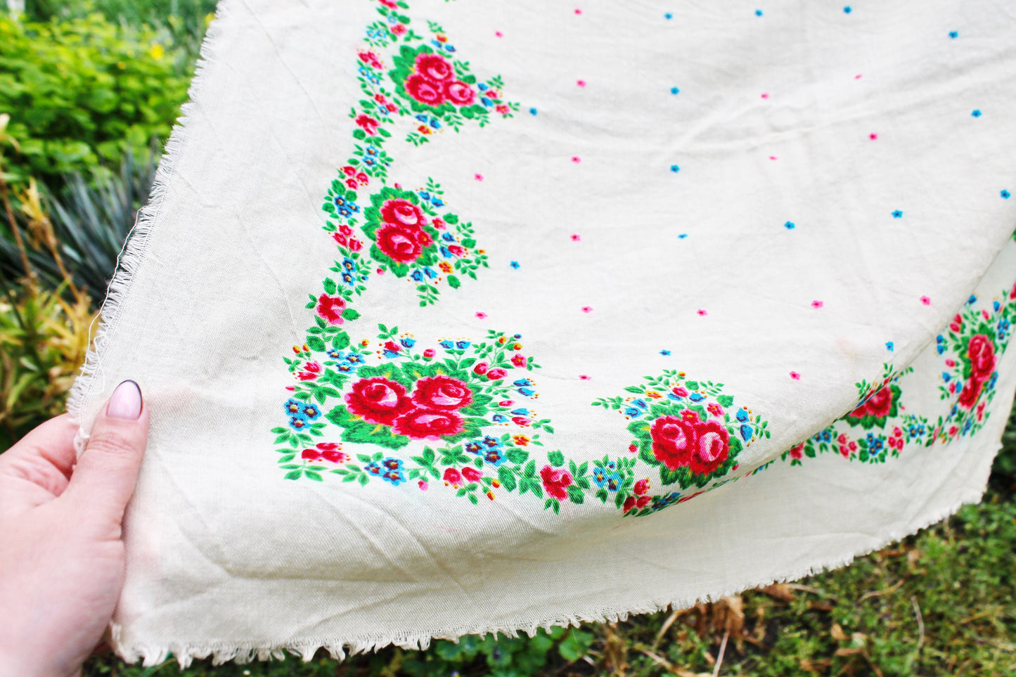 Beautiful unused roses wool head scarf - 32 inch - Soviet vintage-made in USSR - Babushka's head scarf - 1970s - Gypsy Shawl, Ethnic Scarf2