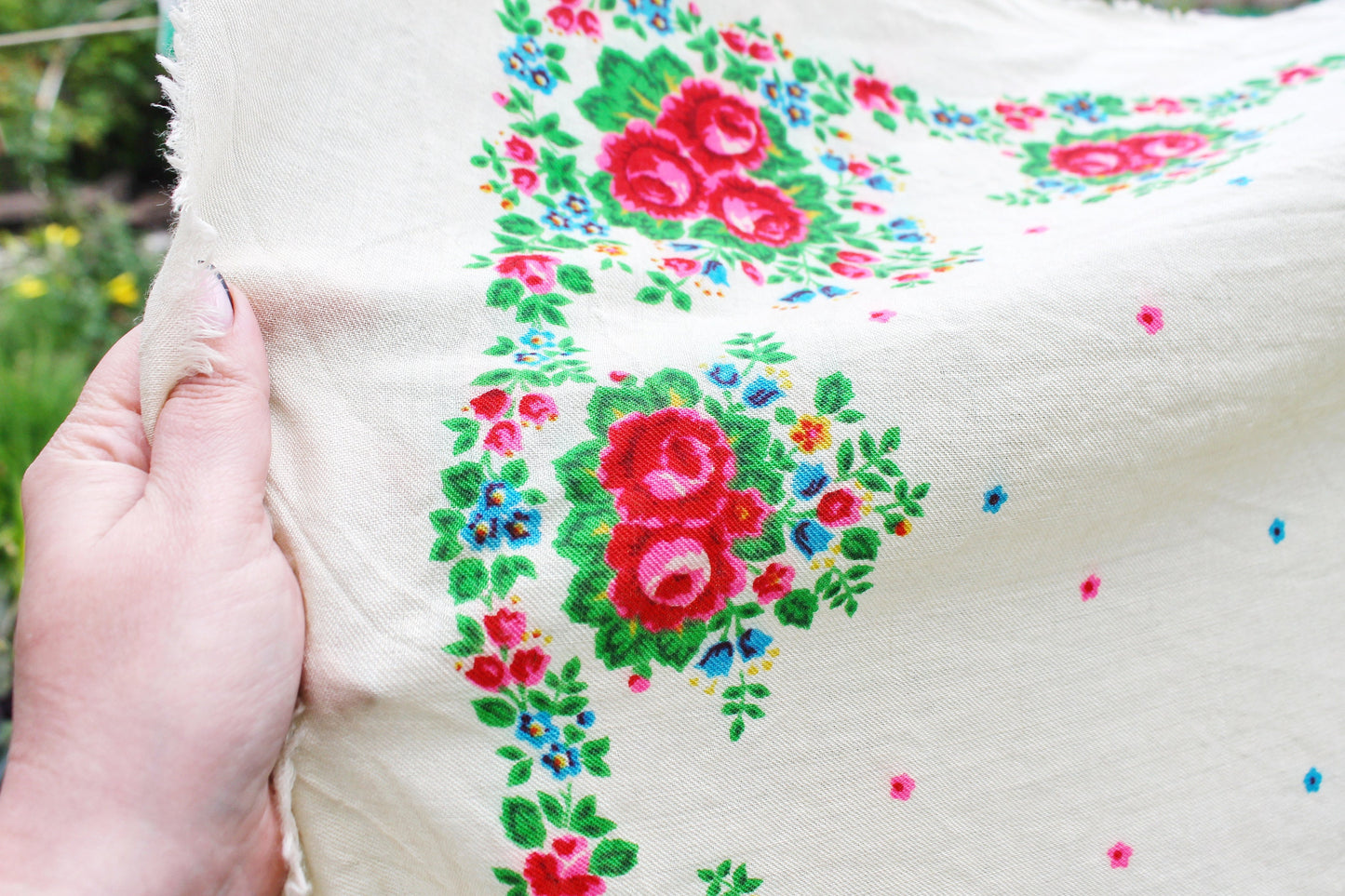 Beautiful unused roses wool head scarf - 32 inch - Soviet vintage-made in USSR - Babushka's head scarf - 1970s - Gypsy Shawl, Ethnic Scarf2