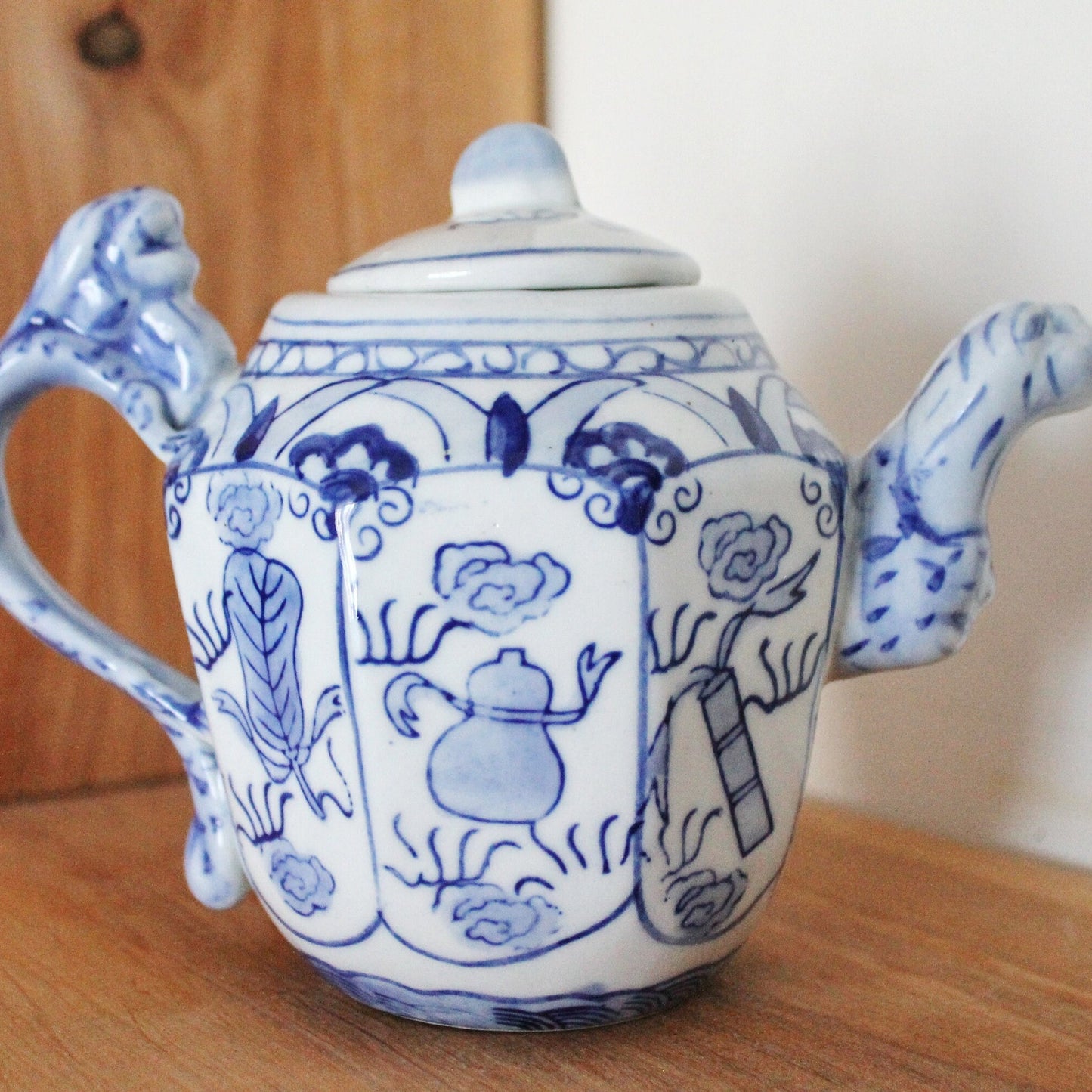 Beautiful oriental blue white Tea Pot - 5.5 inches - vintage Chinese ceramic - beautiful ceramic tea pot - 1970-1980s