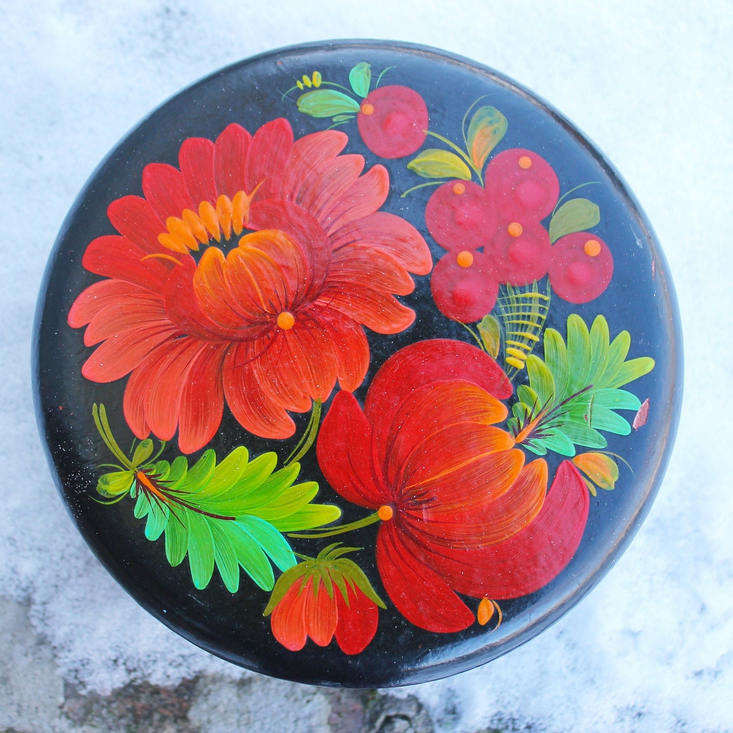Vintage round jewelry wooden box 5.7 inches - Petrykivka box - USSR vintage - vintage flower box - handpainted box