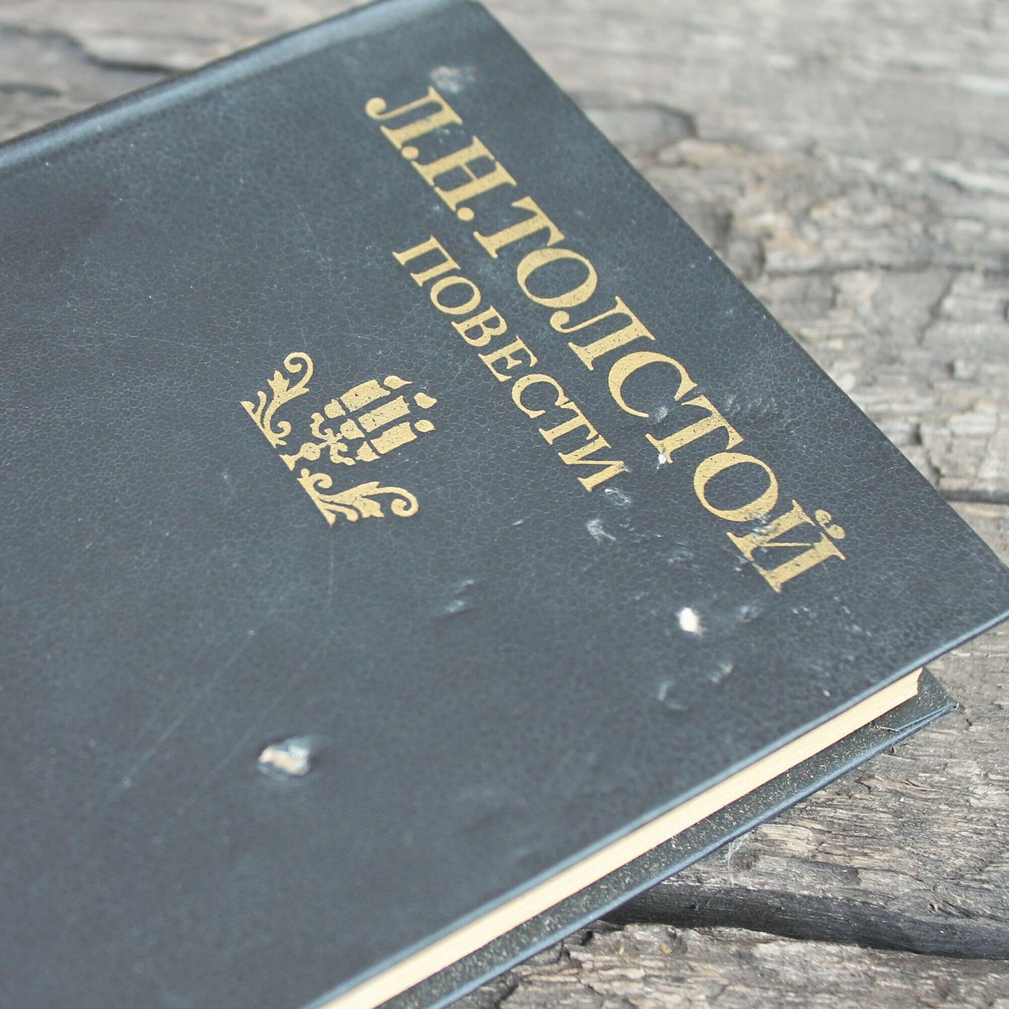 Vintage book - Lev Tolstoy. Stories - vintage from Ukraine - 1983s