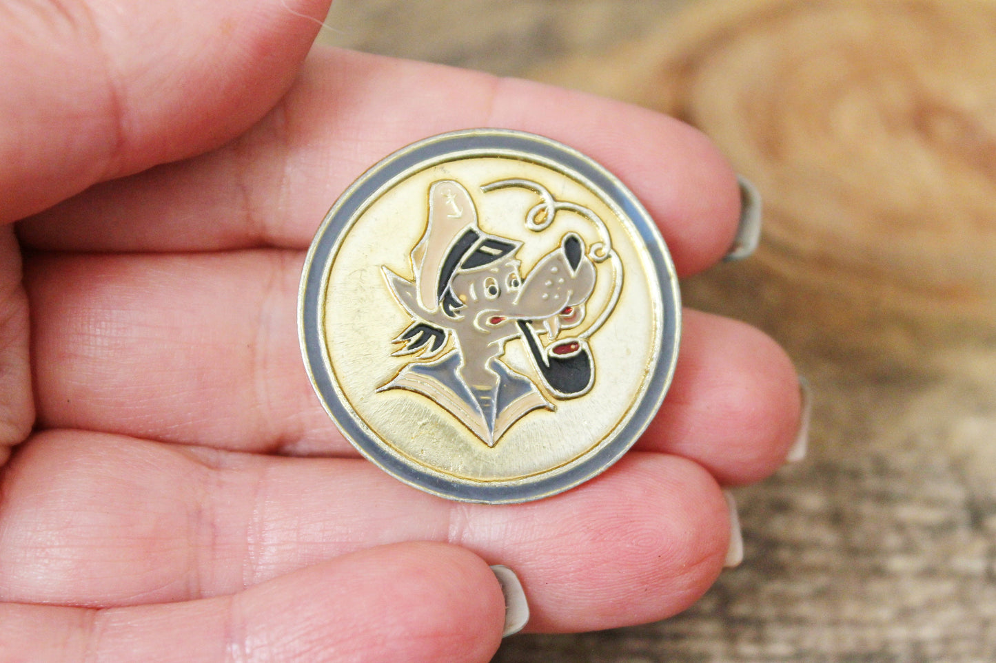 Vintage soviet USSR round pin badge - Wolf - Nu pogodi - cartoon character - USSR pin - vintage soviet badge - 1970s