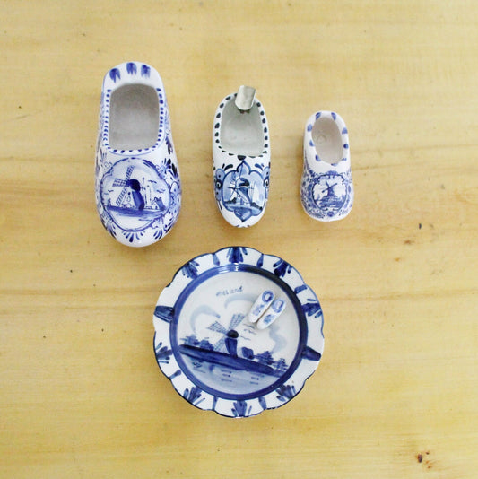 Set of 4 vintage porcelain items - Ashtrays in a form of a Boots and plate - Holland style hand painted - 1980s
