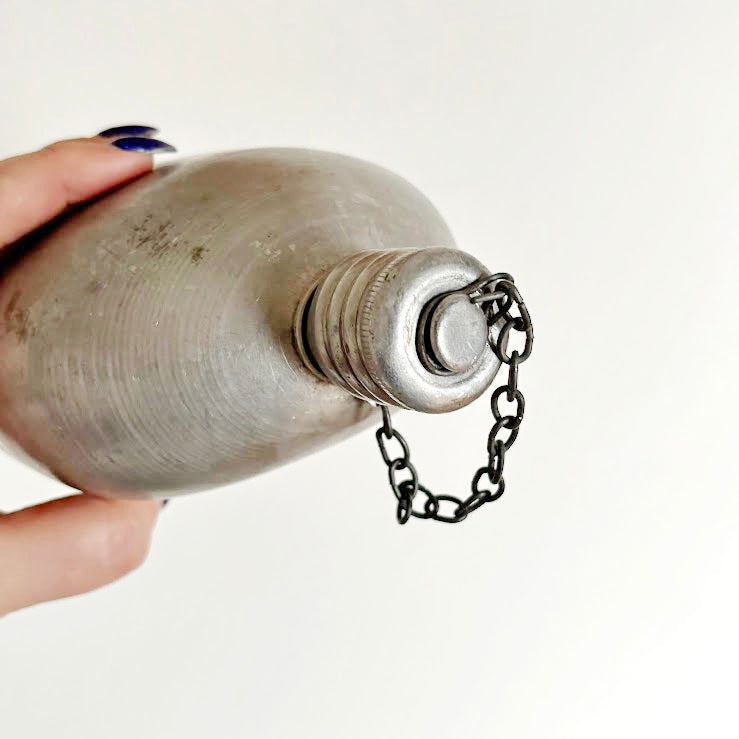 Vintage Aluminum Canteen with Chain Cap – Soviet Era Retro Camping Flask, USSR 1960s Outdoor Gear Collectible 20x12 cm