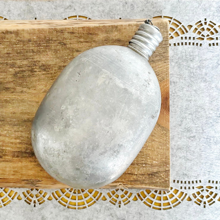 Vintage Aluminum Canteen with Chain Cap – Soviet Era Retro Camping Flask, USSR 1960s Outdoor Gear Collectible 20x12 cm