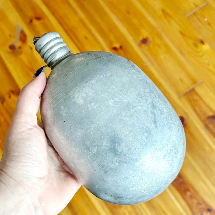 Vintage Aluminum Canteen with Chain Cap – Soviet Era Retro Camping Flask, USSR 1960s Outdoor Gear Collectible 20x12 cm