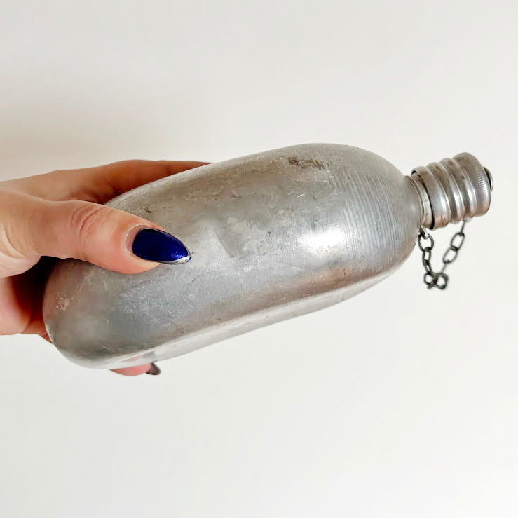 Vintage Aluminum Canteen with Chain Cap – Soviet Era Retro Camping Flask, USSR 1960s Outdoor Gear Collectible 20x12 cm