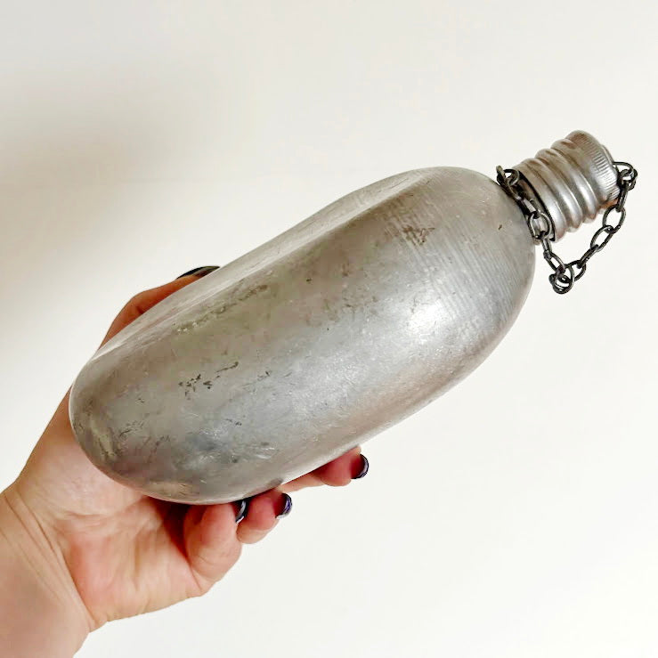 Vintage Aluminum Canteen with Chain Cap – Soviet Era Retro Camping Flask, USSR 1960s Outdoor Gear Collectible 20x12 cm