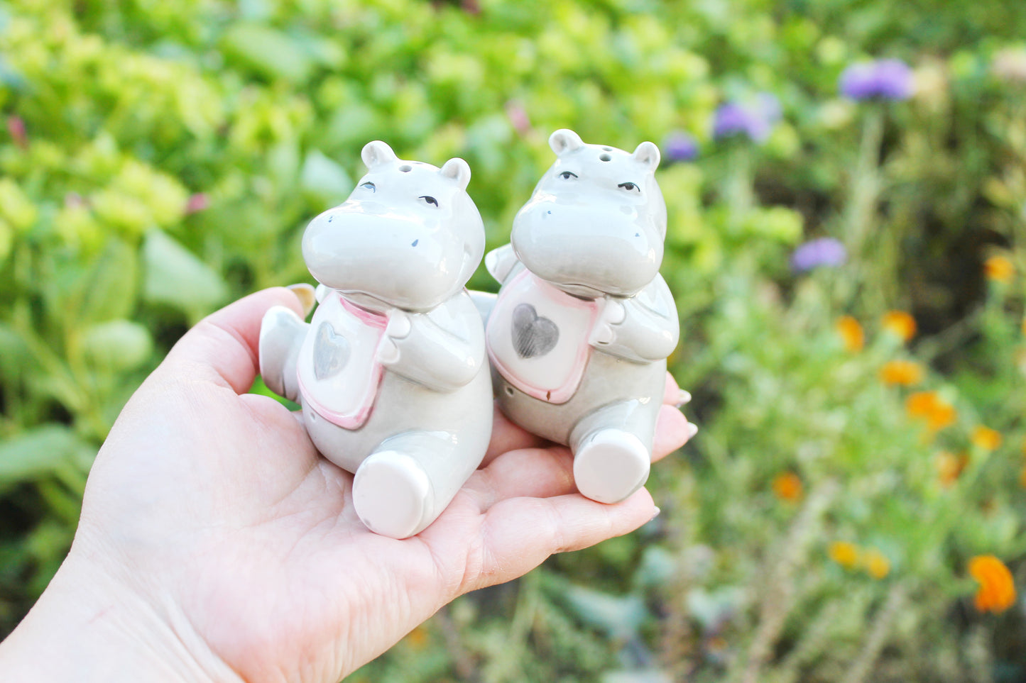 Vintage cute ceramic set of two salt/pepper shakers - 3.2 inches - Hippos - 1990-2000s