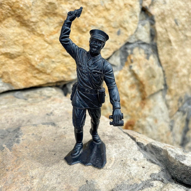 Vintage Soviet Border Guard Figurine – Black Plastic Soldier 16 cm - Collectible USSR Toy - Military-Themed Display Figure
