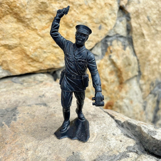 Vintage Soviet Border Guard Figurine – Black Plastic Soldier 16 cm - Collectible USSR Toy - Military-Themed Display Figure