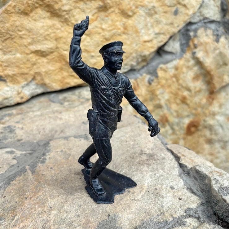 Vintage Soviet Border Guard Figurine – Black Plastic Soldier 16 cm - Collectible USSR Toy - Military-Themed Display Figure
