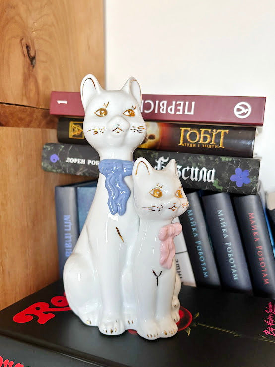 Vintage Porcelain Cat Figurine Duo - Made in Germany - White Cats with Pastel Scarves - 19 cm Ceramic Statue