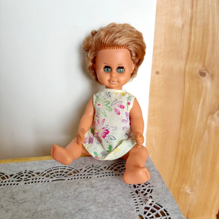 Vintage USSR Sleep-Eye Doll, 31cm (12.2 in) Hard Plastic Doll with Original Outfit, Collectible Retro Toy, Brown Hair & Closing Eyes