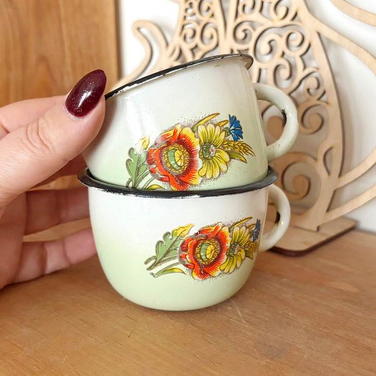 Set of 2 Vintage Enamel Children’s Mugs with Floral Design, Small Enamel Cups, 1970s–1980s Kitchenware