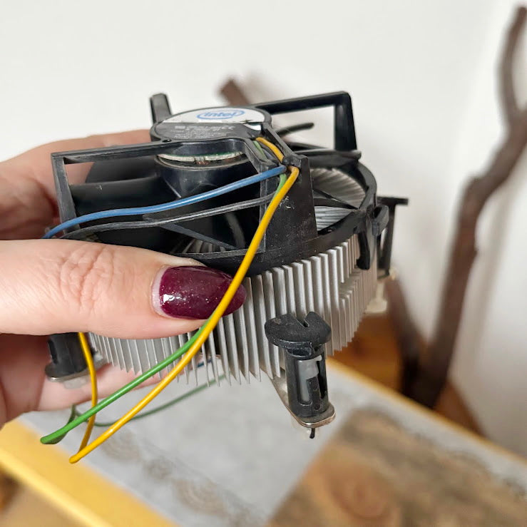Vintage Intel CPU Cooling Fan with aluminum Heatsink Desktop Computer Cooler - untested 2000s