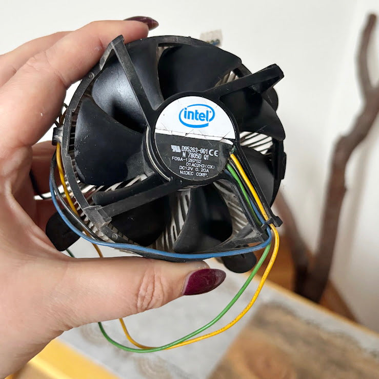 Vintage Intel CPU Cooling Fan with aluminum Heatsink Desktop Computer Cooler - untested 2000s